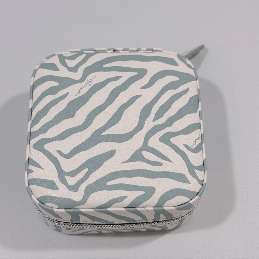 Milly Gray & White Animal Print Zip Closure Jewelry Travel Organizer Carrier New